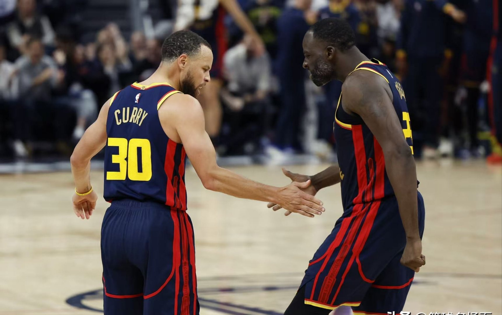 奥兰多魔术迎NBA季后赛关键赛,窗口期外线爆发,球迷炸锅,资深球员宣示担当的简单介绍 奥兰多魔术迎NBA季后赛关键赛,窗口期外线爆发,球迷炸锅,资深球员宣示担当的简单介绍